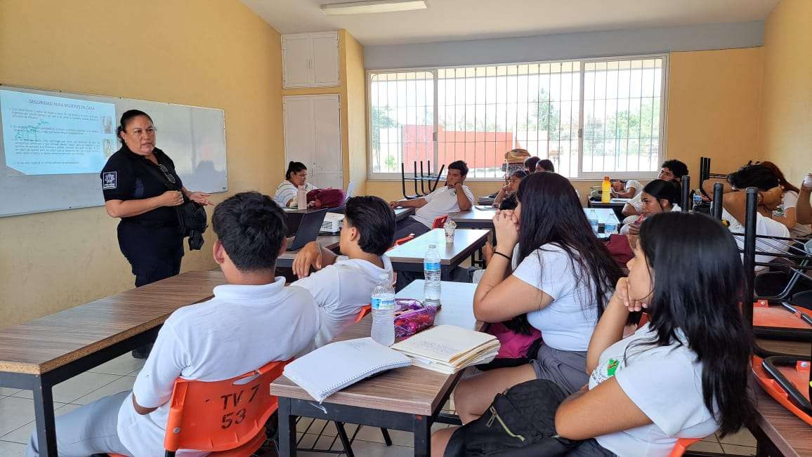 Programa de prevención del delito en las escuelas de Manzanillo
