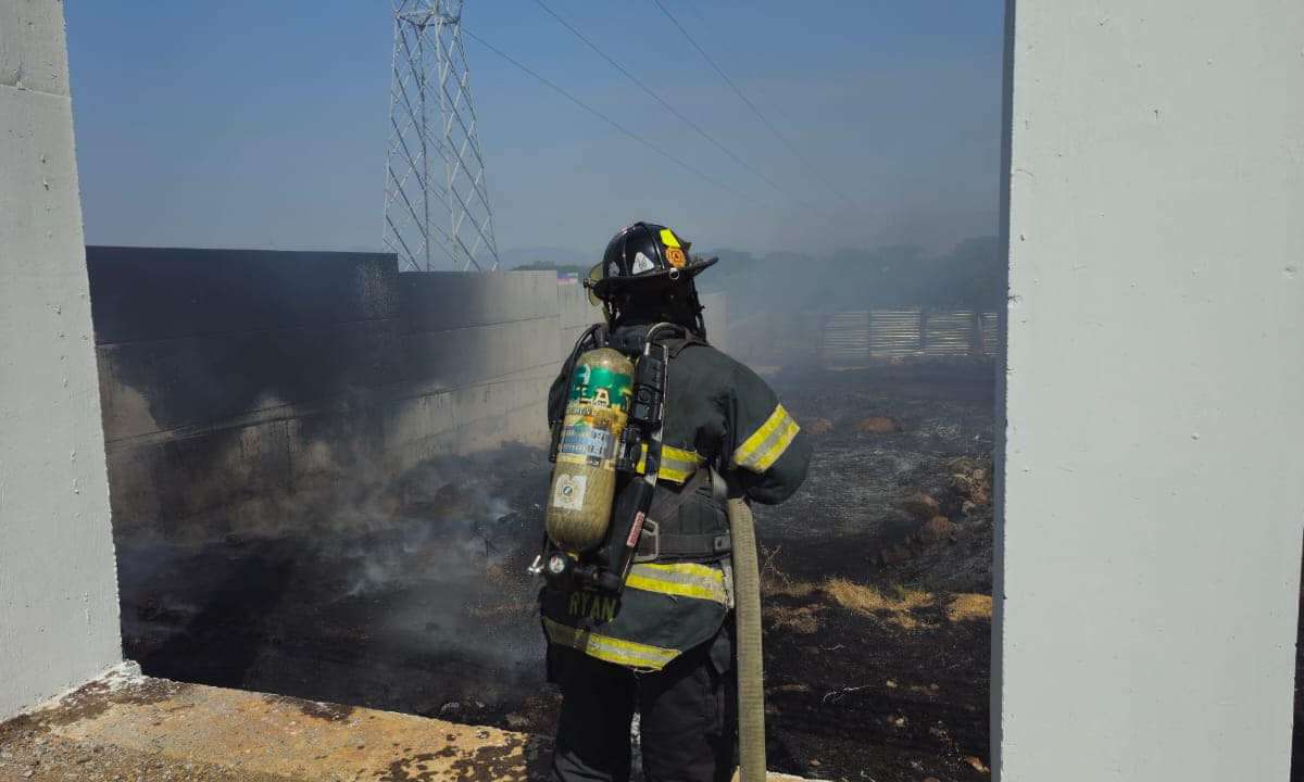 Incendio en construcción en Colima